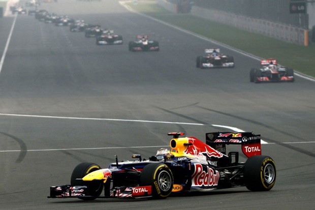 Suparnici pokušali sve, Vettel lakoćom nastavio pobjednički niz