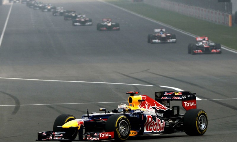 Suparnici pokušali sve, Vettel lakoćom nastavio pobjednički niz