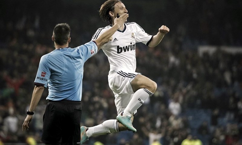 Mourinho: "Modrić je sjajan igrač, brzo se prilagođava i bio bih oduševljen kada bi tako nastavio"