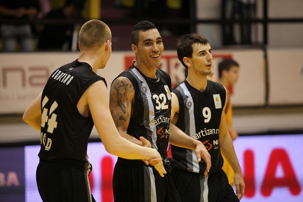 Partizan nastavio s lošim predstavama, praznih ruku iz Mađarske
