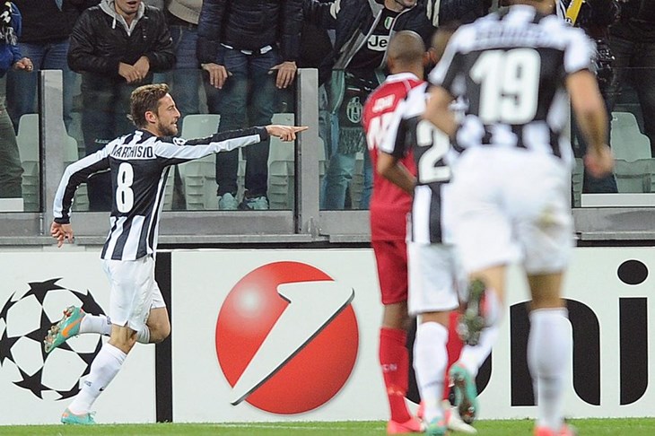 Video:  Stara dama  s četiri komada do prve pobjede