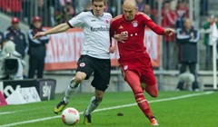 Video: Bayern bez velike igre svladao Eintracht, Lewandowski s dva gola donio slavlje Borussiji