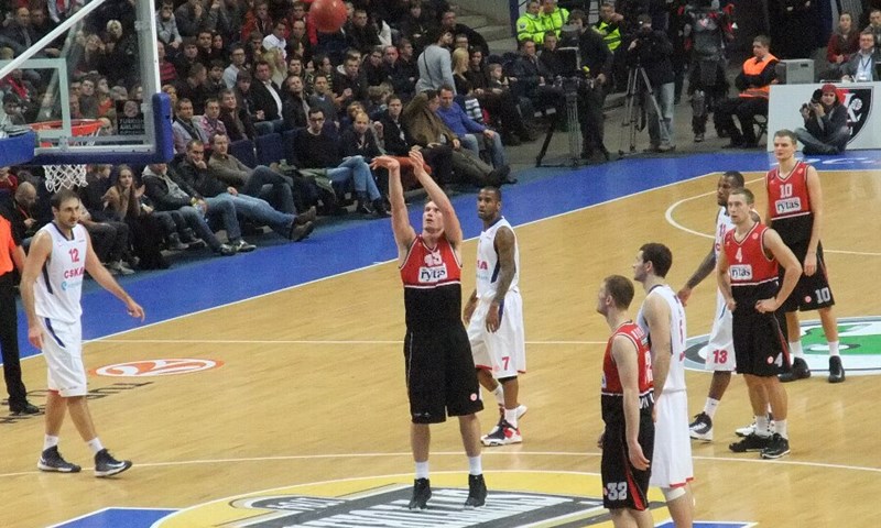 Radošević vukao Lietuvos Rytas, Weems i Teodosić presudili