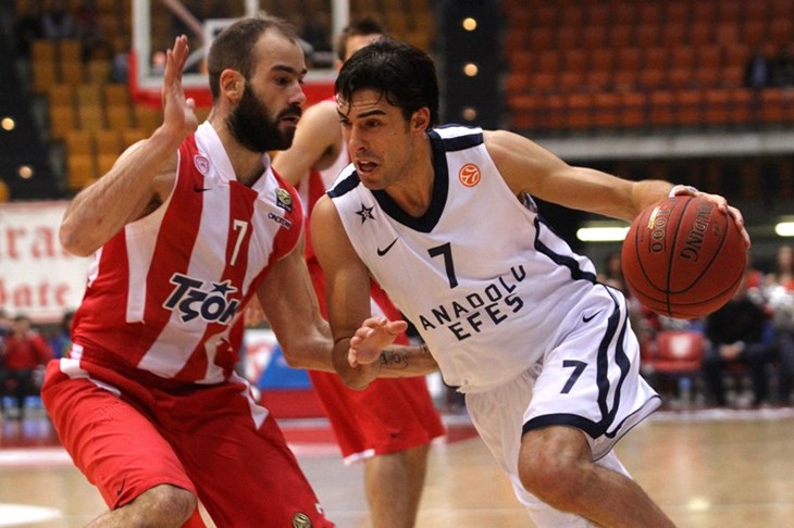 Efes visoko poražen u Pireju, vratio se Stanko Barać