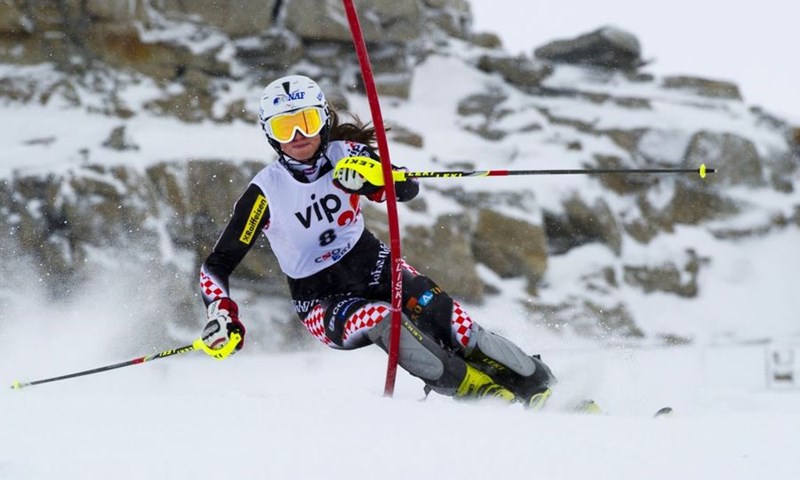 Saša Tršinski odlična treća na FIS veleslalomu u Zinalu