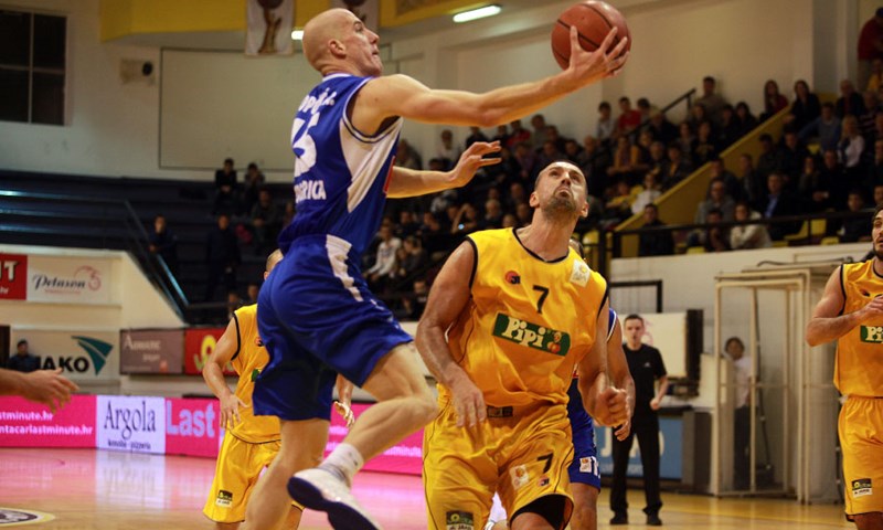 Igokea ne posustaje, Budućnost zaustavila nalet Crvene zvezde
