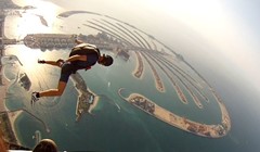 Pravom princu kada se svidi padobranstvo kupi cijeli aerodrom