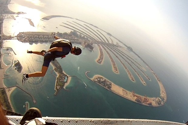 Pravom princu kada se svidi padobranstvo kupi cijeli aerodrom