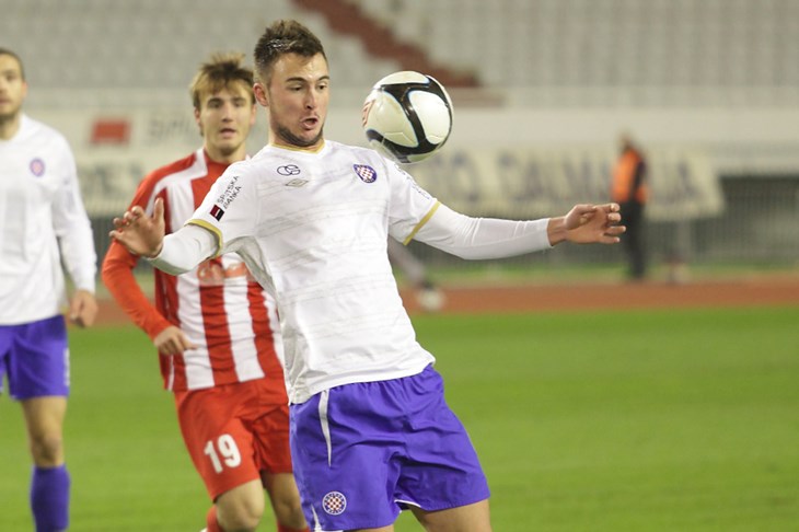 Hajduk bez pobjede, Dinamu dva crvena kartona