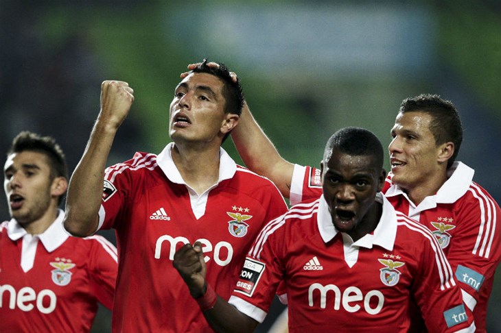 Jeste li ikada vidjeli volej petom poslije kornera?