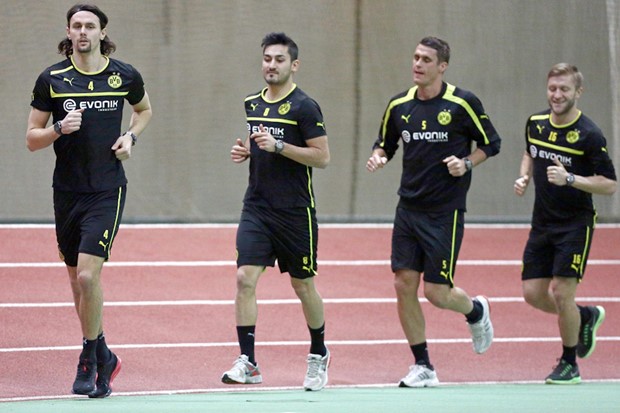 Subotić propušta prvu utakmicu sa Šahtarom, Bender potvrdio interes Bayerna