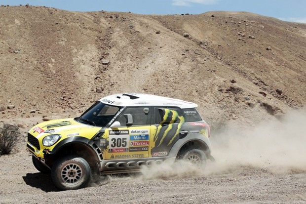 Video: Peterhansel učvrstio i povećao vodstvo ispred Al-Attiyaha nakon pete etape relija Dakar