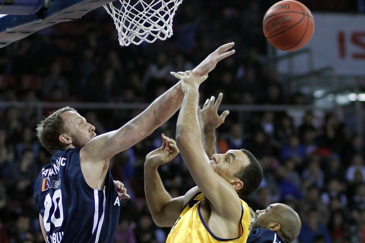 Alba i dalje bez pobjede, Anadolu Efes očekivano prejak