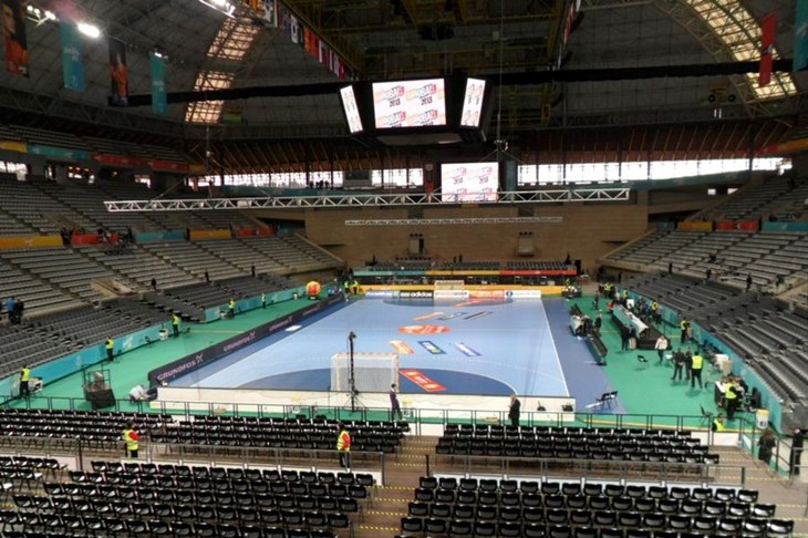 Domaćini Španjolci nadaju se kako je preko Njemačke lakši put, Mađari  vrebaju Dansku