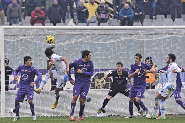 Video: Roncaglia sa svoje polovice zabio Napoliju, vodstvo Fiorentine poništio Cavani