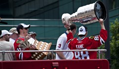 Video: Patrick Kane srušio Red Wingse u Joe Louis Areni za 22. utakmicu Hawksa bez poraza