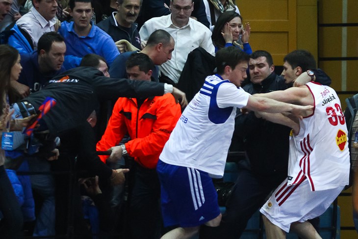 Tomas poslije utakmice nasrnuo na navijača