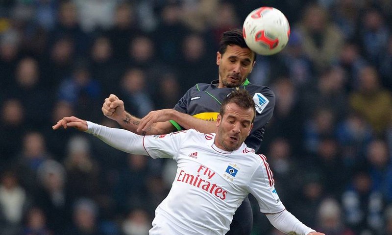 Video: Van der Vaart dalekometnom bombom usrećio HSV, Bastos spašavao Schalke