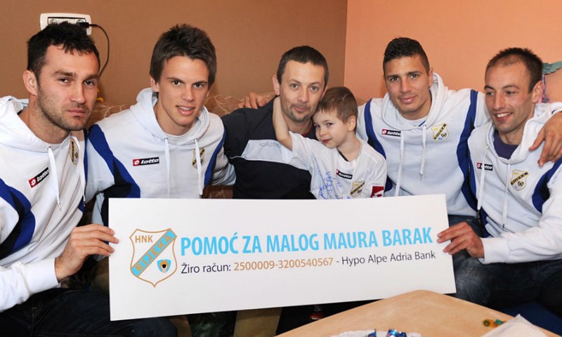 Nogometaši Rijeke pomažu malom Mauru Baraku