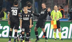 Video: Juventus remijem kod Napolija zadržao šest bodova prednosti na vrhu Italije