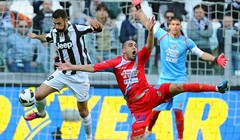 Video: Napoli poražen u Veroni, Juventus kasnim pogotkom Giaccherinija pobjegao na plus devet