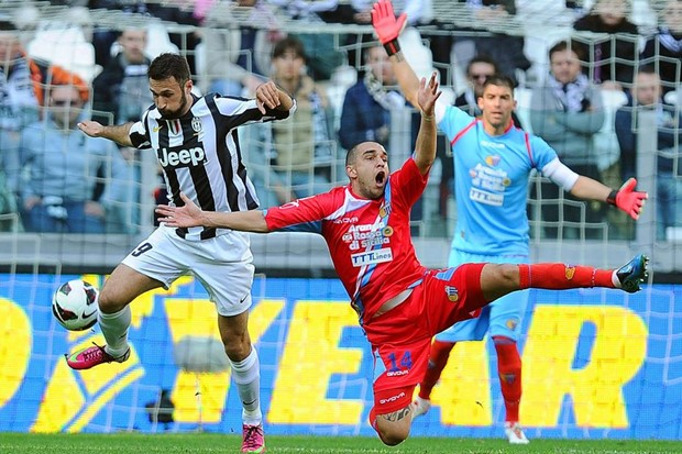 Video: Napoli poražen u Veroni, Juventus kasnim pogotkom Giaccherinija pobjegao na plus devet