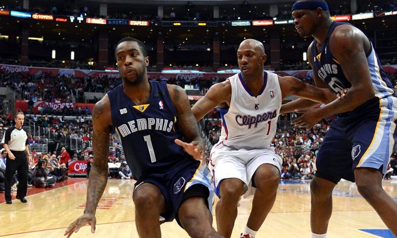 Video: Memphis, Denver i Miami nastavili serije, ozljeda Bryanta u porazu Lakersa