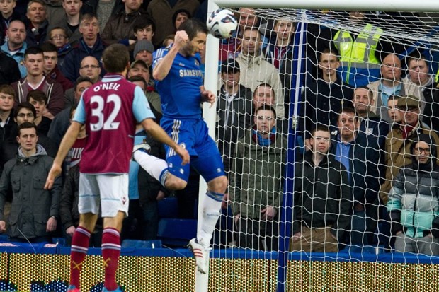 Video: Berbatov potopio bivši klub i nanio drugi poraz Tottenhamu, Chelsea preuzeo treće mjesto