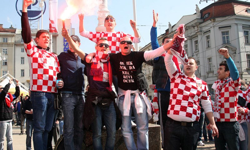 Foto: Navijačke snage iz svih krajeva Hrvatske pristižu u Zagreb, sve spremno za spektakl