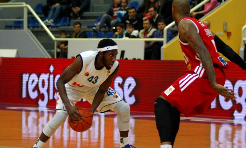 Johnathon Jones još dvije sezone na Pecari