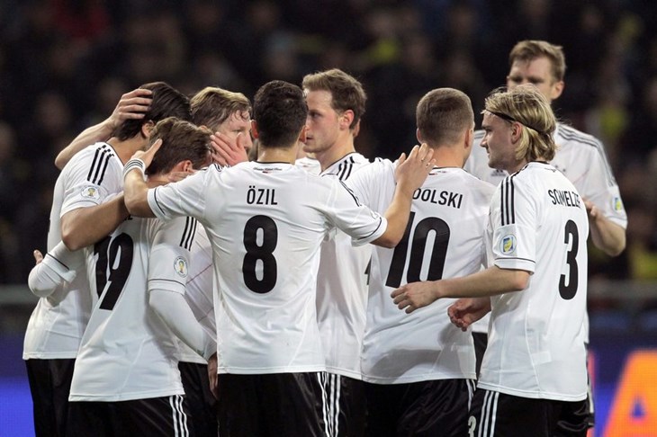 Napadač i branič manje za Njemačku protiv Kazahstana