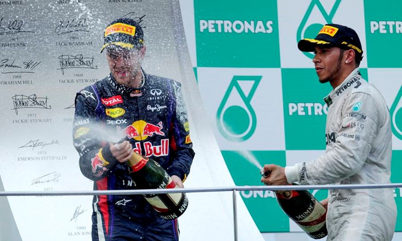 Vettel: "Vidjet ćemo koliko je to bio pametan potez", Hamilton: "Iznenađen sam"