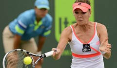 Radwanska zaustavila Halep, Pennetta nastavila sjajan turnir izbacivši i Li