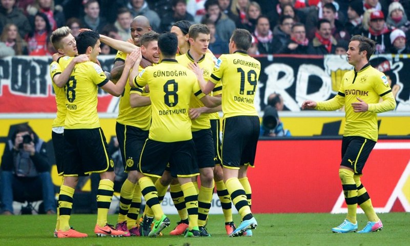 Piszczek ušao s klupe, zabio pa asistirao Lewandowskom za pobjedu Borussije u Stuttgartu
