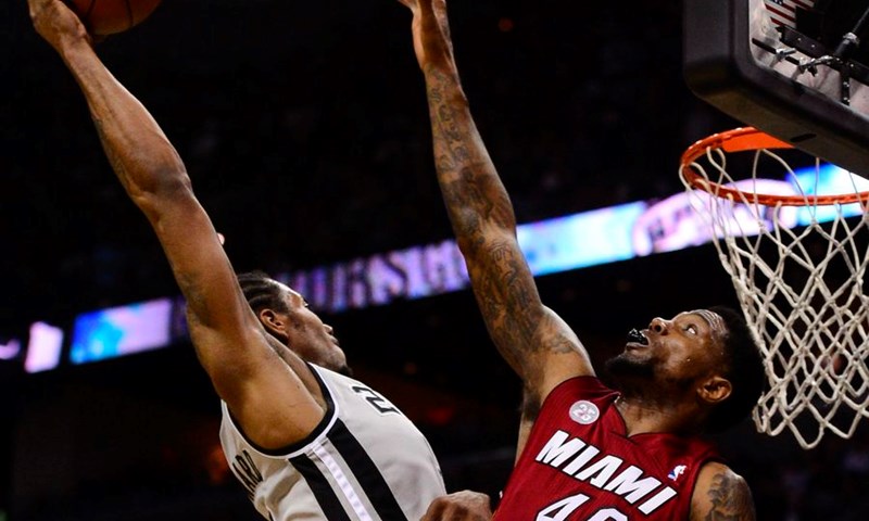 Video: Miami bez Jamesa i Wadea slavio u San Antoniju, Bosh tricom donio pobjedu