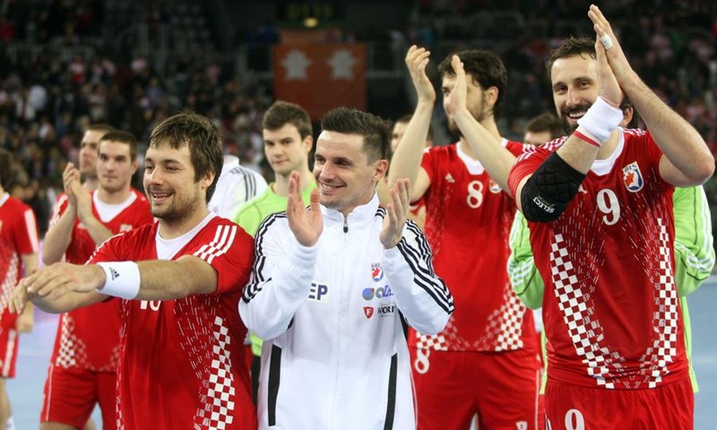 Foto: Hrvatski navijači oživjeli Arenu, a rukometna reprezentacija odužila im se pobjedom
