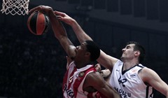 Fanatični Olympiakos "okrenuo" Baraćev Efes u drugom poluvremenu i osigurao Final Four