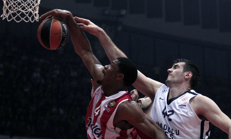 Olympiacos lakoćom do druge pobjede u seriji