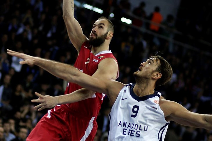 Efes iskoristio neraspoloženost Spanoulisa i smanjio na 2-1 protiv Olympiakosa