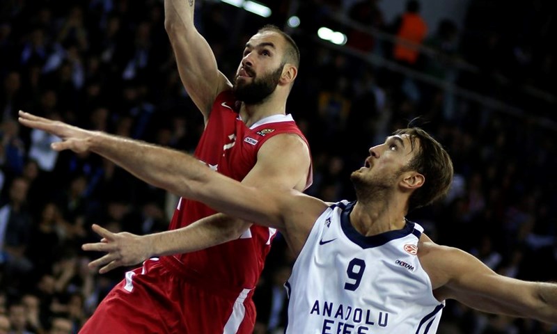 Efes iskoristio neraspoloženost Spanoulisa i smanjio na 2-1 protiv Olympiakosa