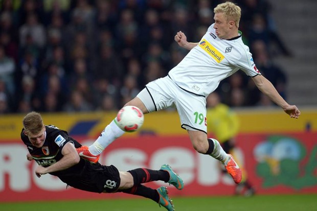 Video: Borussia (M) preko bijele točke bliže Europi, Augsburg s igračem manje praznih ruku