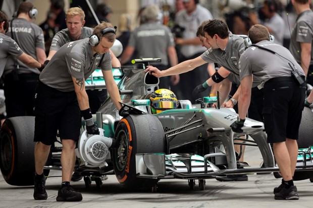 FIA izrekla tek opomene Mercedesu i Pirelliju