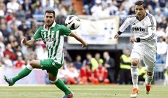 Video: Real upisao novu pobjedu u Primeri, Modrić šepajući napustio teren