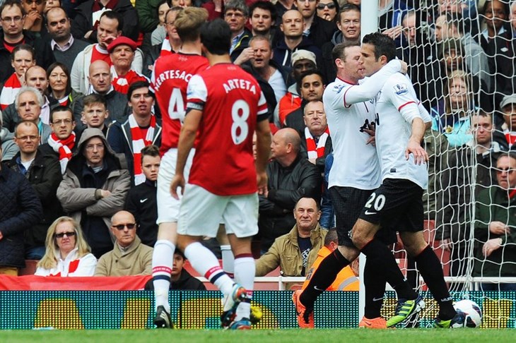 Video: Robin Van Persie na "svom" Emiratesu iz kaznenog udarca otkinuo bodove Arsenalu