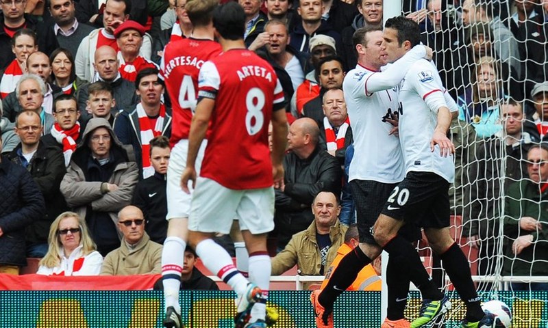 Video: Robin Van Persie na "svom" Emiratesu iz kaznenog udarca otkinuo bodove Arsenalu