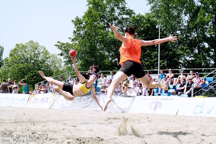 Video: Prijenos uživo završnice turnira u rukometu na pijesku Dona Jarun kup 2013.