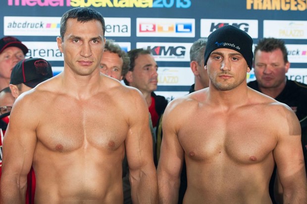 Video: Kličko tehničkim nokautom obranio četiri pojasa, Pianeti prvi poraz