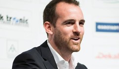 Metzelder Beckhamovim stopama, kraj ozljedama narušene karijere