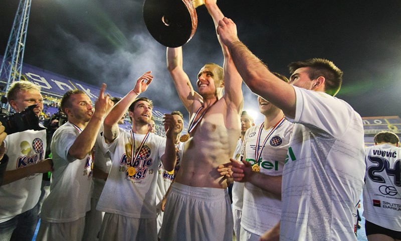 Hajduk za početak u Zagrebu, Dinamo u Suhopolju