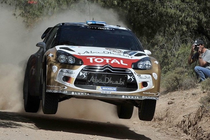 Dramatičan početak Acropolis Rallyja: Novikov u vodstvu, Ogier odustao na prvom brzincu